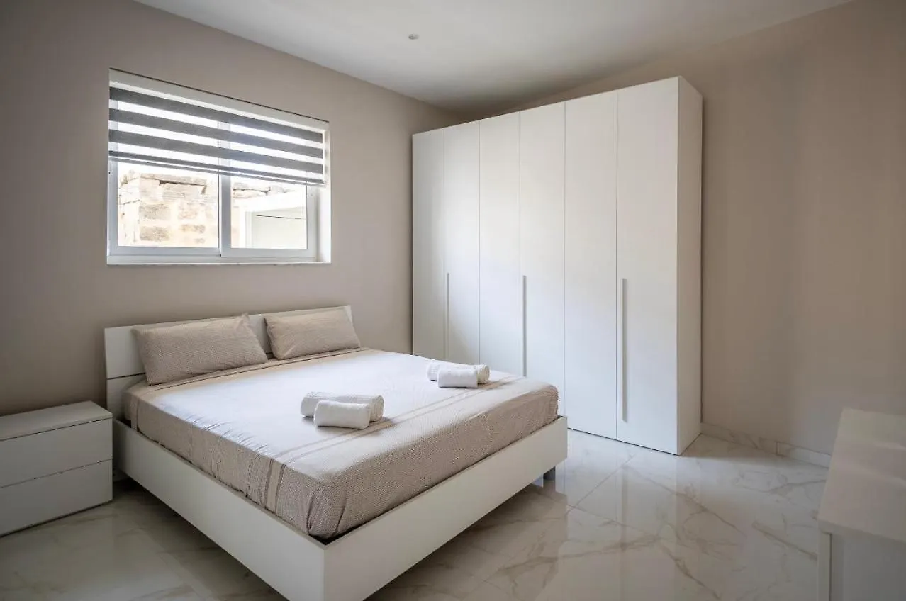 2 Bedroom Apartment In Gudja 0*,